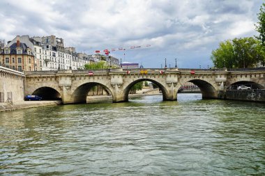 Paris 'teki Neuf Köprüsü