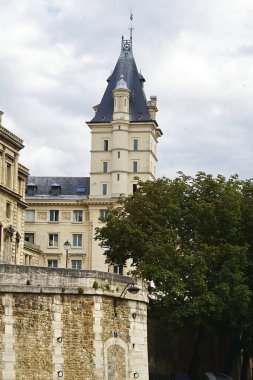 Paris 'in merkezindeki Seine nehri boyunca saraylar