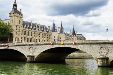 Fransa, Paris 'te köprü değiştir