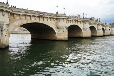 Fransa, Paris 'te Neuf Köprüsü
