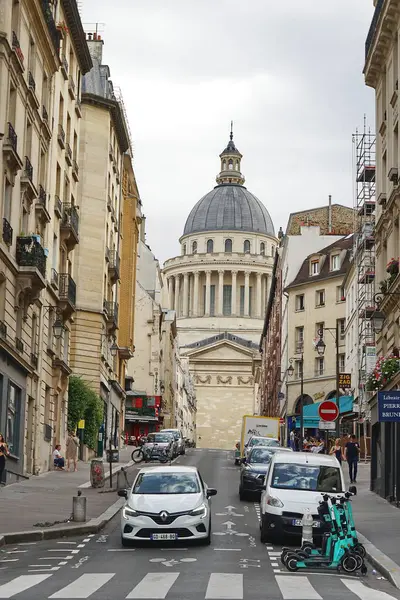 Fransa, Paris 'in göbeğinde yol