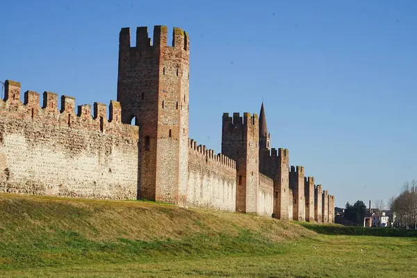 Montagnana, Veneto, İtalya 'nın ortaçağ duvarları