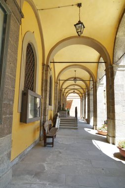 İtalya, Toskana, Marradi Belediye Binası 'ndan Portico.