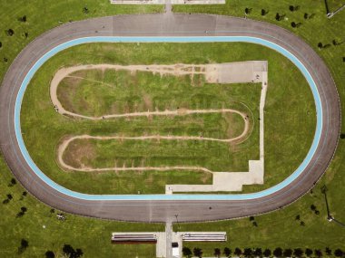 Velodrome ve dağ bisikleti yarış alanı drone görüntüsü