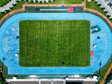 Güneşli bir günde Atletizm Stadyumu hava manzarası