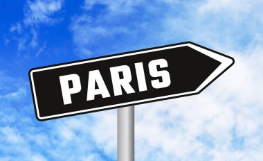 Mavi gökyüzü arka planında Paris yol tabelası