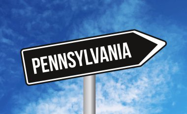 Mavi gökyüzü arka planında Pennsylvania yol tabelası