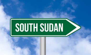 Mavi gökyüzü arka planında Güney Sudan yol işareti