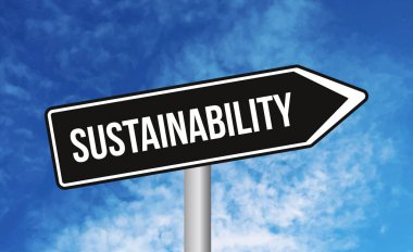 Gökyüzü arka planında sürdürülebilirlik yol işareti