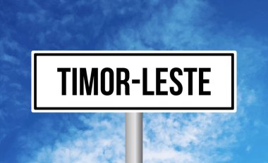 Bulutlu arkaplanda zamanlayıcı levhası