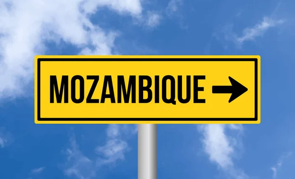 Mosambik Straßenschild Auf Himmelshintergrund — Stockfoto