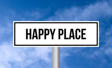 Bulutlu arka planda mutlu yer tabelası