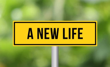 Bulanık arkaplanda yeni bir yaşam yolu işareti