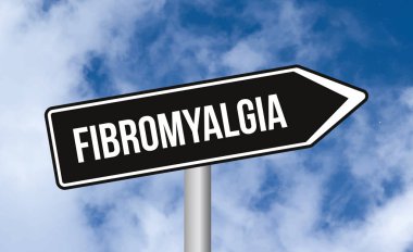 Mavi gökyüzü arka planında fibromiyalji yol tabelası
