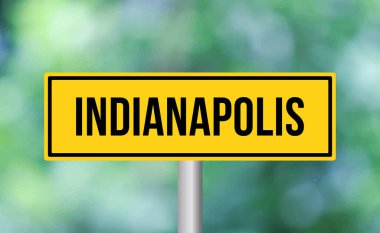 Arka planda Indianapolis yol tabelası