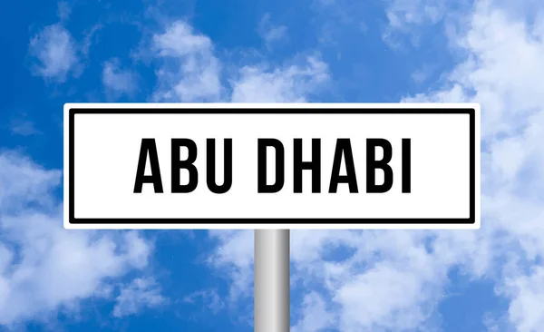 Abu Dhabi Verkeersbord Lucht Achtergrond — Stockfoto