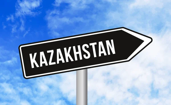 Οδική Πινακίδα Καζακστάν Στο Φόντο Συννεφιασμένο Ουρανό — Φωτογραφία Αρχείου