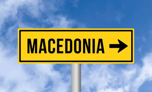Macedonië Verkeersbord Bewolkte Hemel Achtergrond — Stockfoto