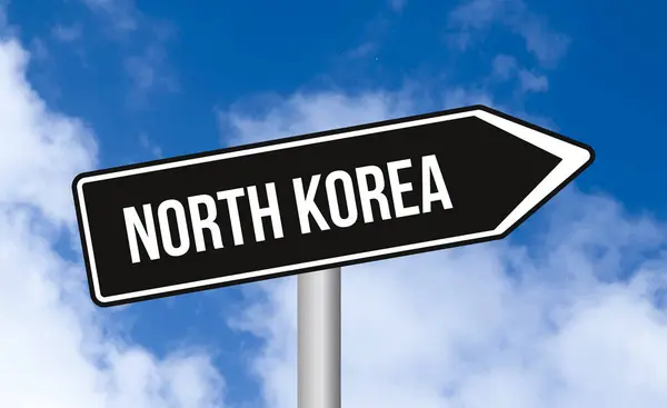 Corée Nord Panneau Routier Sur Fond Ciel Nuageux — Photo