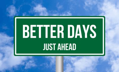 Daha İyi Günler Bulutlu arka planda sadece yol işareti