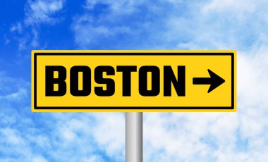 Gökyüzü arka planında Boston yol işareti
