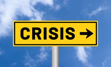 Gökyüzü arka planında kriz işareti