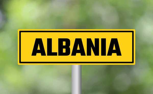 Albánia Útjelző Tábla Homályos Háttérrel — Stock Fotó