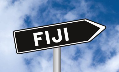 Bulutlu arkaplanda Fiji yol işareti