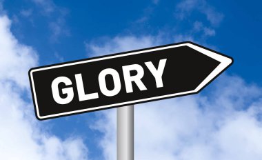 Gökyüzü arka planında zafer tabelası