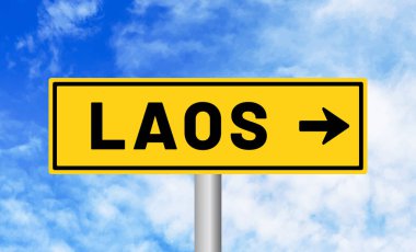 Gökyüzü arka planında Laos yol işareti