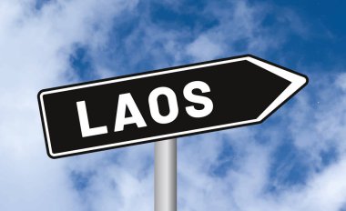 Gökyüzü arka planında Laos yol işareti