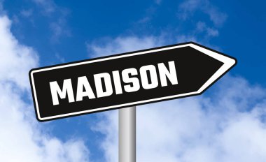 Mavi gökyüzü arka planında Madison yol işareti
