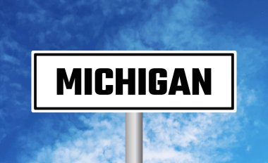 Mavi gökyüzü arka planında Michigan yol tabelası