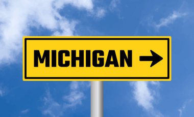 Mavi gökyüzü arka planında Michigan yol tabelası