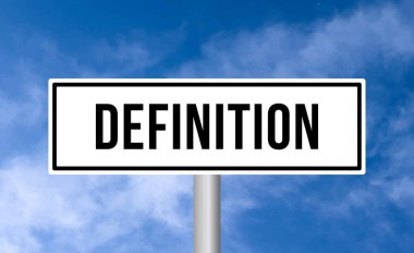 Mavi gökyüzü arkaplanındaki yol işareti