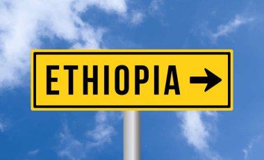 Mavi gökyüzü arka planında Etiyopya yol işareti