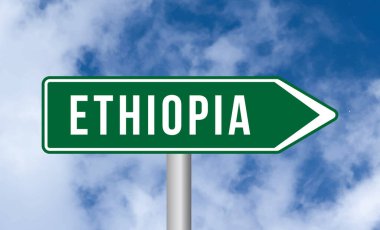 Mavi gökyüzü arka planında Etiyopya yol işareti