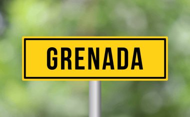 Bulanık arkaplanda Grenada yol işareti