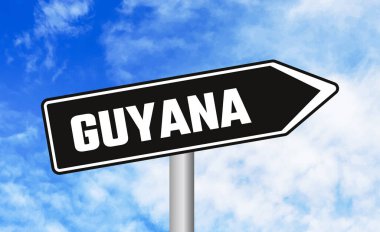 Gökyüzü arka planında Guyana yol işareti