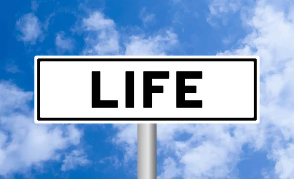 青い空に人生の道路標識 — ストック写真