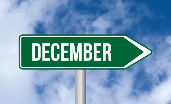 Δεκέμβριος Οδικής Πινακίδας Στο Μπλε Φόντο Του Ουρανού — Φωτογραφία Αρχείου