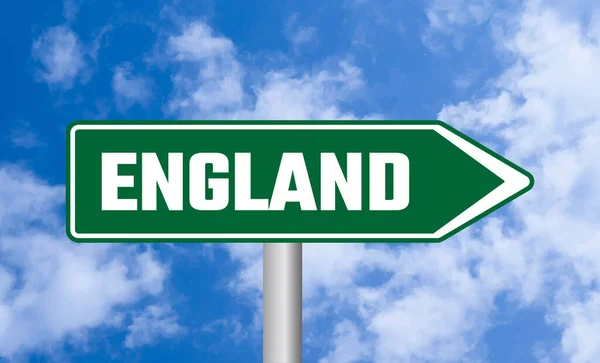 青い空を背景にイギリスの道路標識 — ストック写真