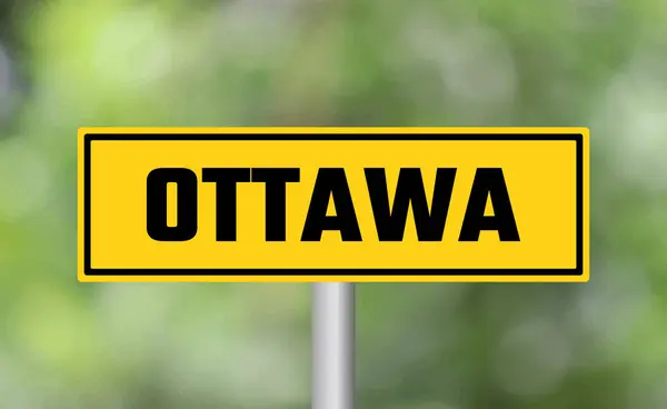 Señal Carretera Ottawa Sobre Fondo Borroso — Foto de Stock