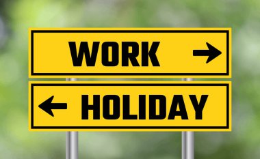 Bulanık arkaplanda iş veya tatil tabelası