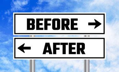 Mavi gökyüzü arkaplanındaki yol işaretinden önce ve sonra