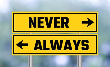 Bulanık arkaplanda hiçbir zaman veya her zaman yol işareti