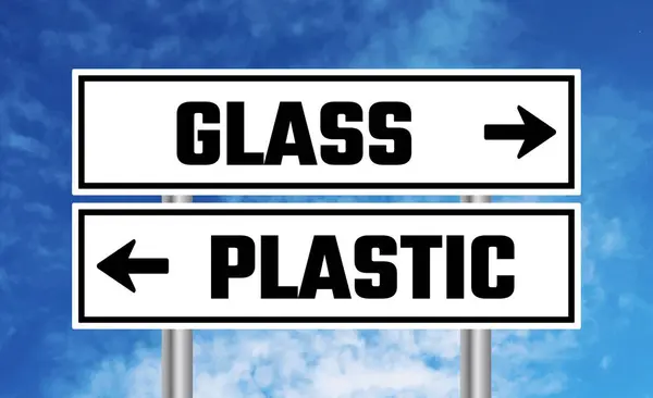 Placa Vidro Plástico Fundo Céu — Fotografia de Stock