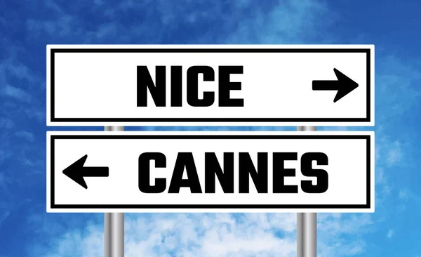 Nice Eller Cannes Vägskylt Himlen Bakgrund — Stockfoto
