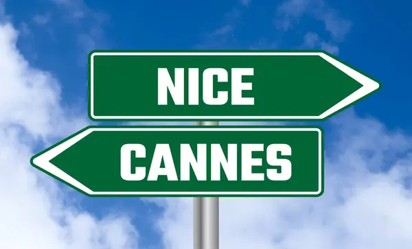 Nice Eller Cannes Vägskylt Himlen Bakgrund — Stockfoto