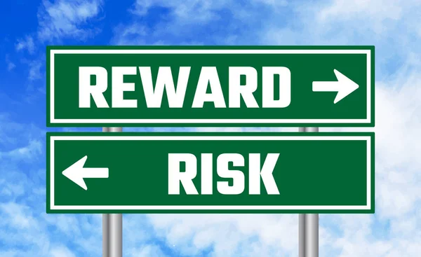 Reward Risk Road Sign Sky Background — Stock Photo, Image